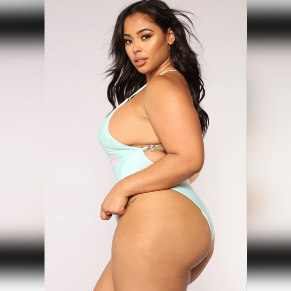 NWT Women's Sports Illustrated One Piece Swimsuit - Picture 4 of 10